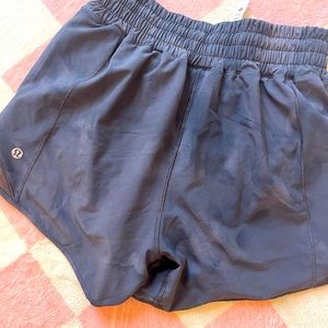 LuLulemon hotty hot shorts size 4